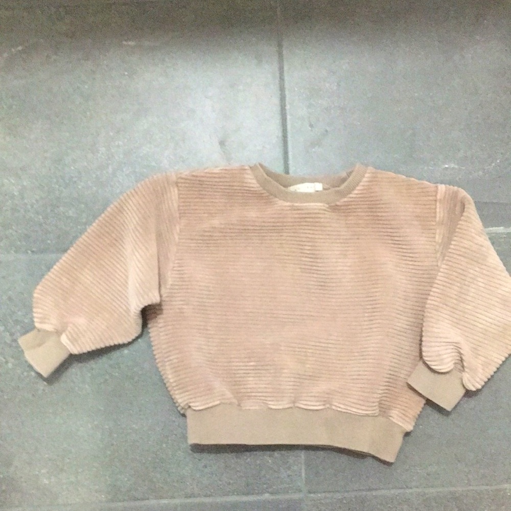 Beige velour ribbed sweatshirt size 2/3